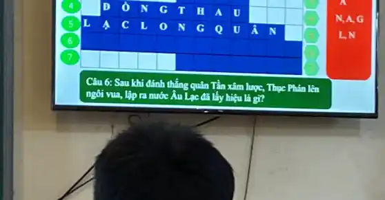 square 
Câu 6: Sau khi đánh thắng quân Tần xâm lược, Thực Phân lần
ngôi vua, lập ra nước Âu Lạc đã lấy hiệu là gì?